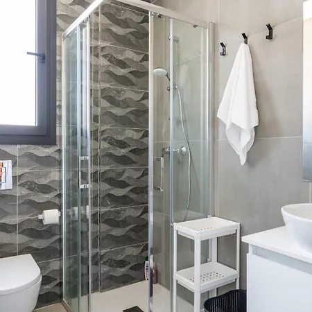 Coastal 2br Sea View Near Mackenzie Apartamento Larnaca